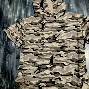 Camp ripped sort sleeve shirt